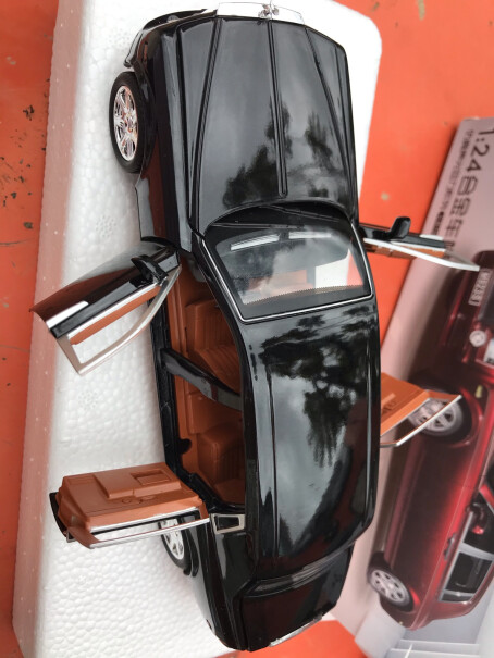 奔驰G65改装版合金车模1请问有包装盒吗？
