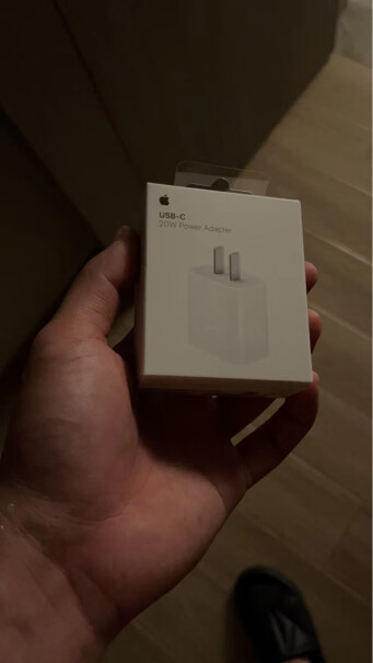 充电器Apple14PD20W快充iphone14promax14plus原装充电盒子侧面有二维码吗？