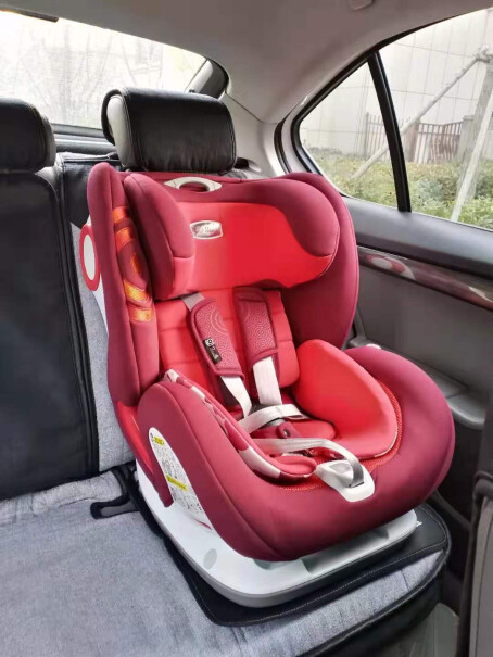 SAVILE猫头鹰宝宝汽车儿童安全座椅9个月-12岁红色会不会掉色，有点担心会染到衣服？