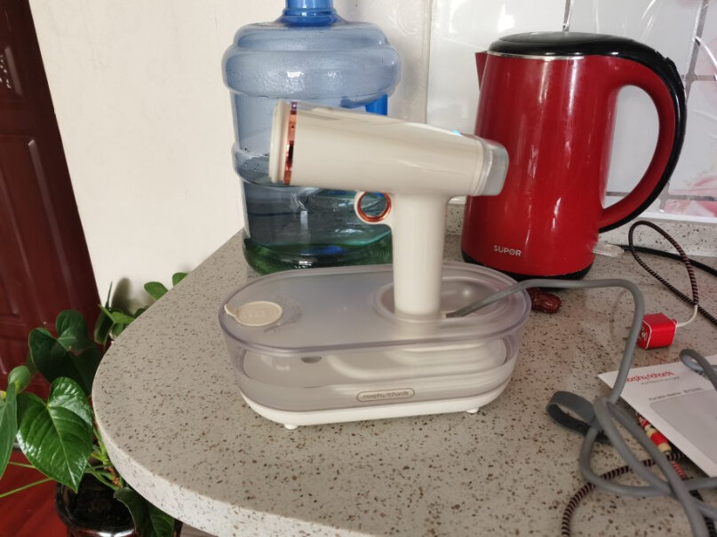 英国摩飞电器手持挂烫机家用蒸汽杀菌除菌烫斗小型熨烫机是不是要加纯净水？