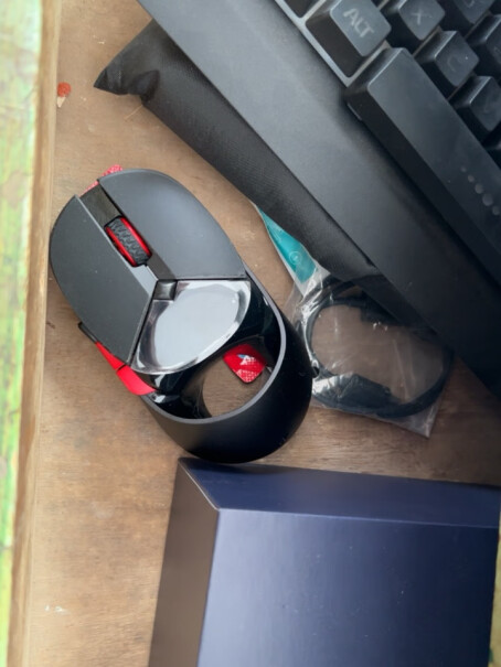 VT9无线游戏鼠标有没有小手的，这个小手好用吗？