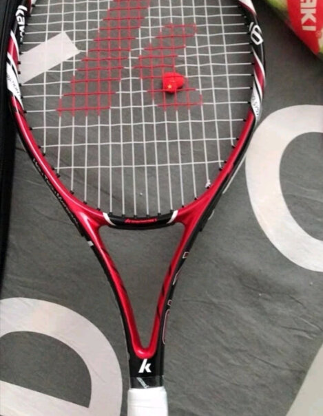 川崎KAWASAKI碳素复合网球拍是碳素的么？孩子用碳素的轻便点。