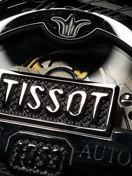 天梭TISSOT瑞士手表力洛克系列有没有大佬知道这款跟那款皮表带的t006 407 16033有什么区别吗？