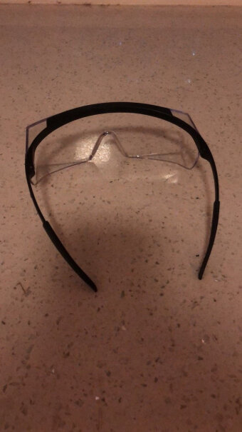 迈纽斯医用护目镜防唾液飞溅透明透气眼镜防护镜不防雾的？