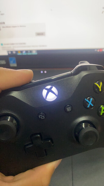 微软Xbox无线控制器磨砂黑+Win10适用的无线适配器巫师三可以玩吗？