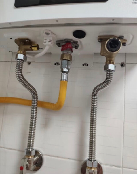 林内Rinnai16升燃气热水器我家的这款热水器为什么不能即开即热？而且不能每个水龙头同时用热水？