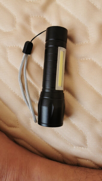 神鱼迷你强光手电筒可充电笔夹的好 还是挂绳的好？
