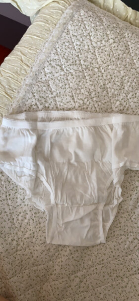 子初一次性内裤请问锁边是白色的还是粉色的？