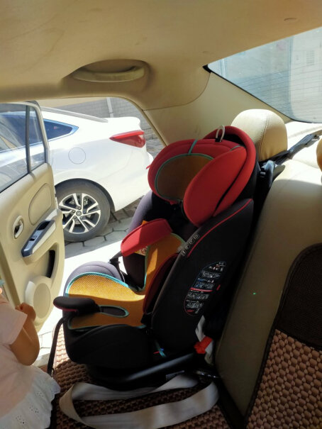 安默凯尔宝宝汽车儿童安全座椅isofix硬接口新生儿可以躺吗 这个旋转好用吗？