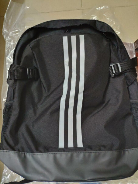 adidas阿迪达斯官网男子运动双肩背包BR5864如图这个包上面的三条白线容易掉吗？