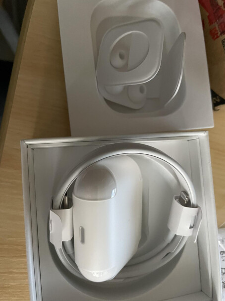 Apple苹果 AirPods Pro (第二代) 主动降噪 无线蓝牙耳机 MagSafe充电盒 这里买的pro2有没有挂绳孔？