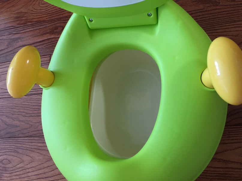 世纪宝贝儿童坐便器婴儿便盆尿盆小马桶男女宝宝通用抽屉和主体那里漏尿吗？