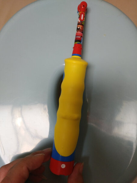 欧乐B儿童电动牙刷头3支装d10款充电以及充满有指示灯吗？
