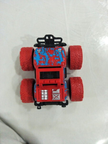 集思儿童玩具车惯性越野四驱车男孩2-6岁汽车模型仿真车模掉颜色吗？