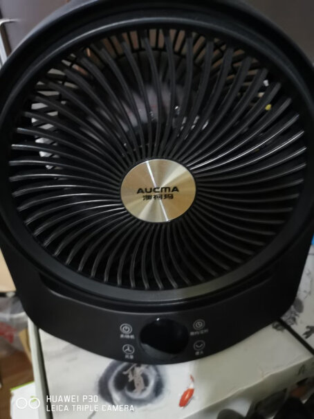 澳柯玛AUCMA摇头台扇这款电风扇是怎么样才可以上下调节的？