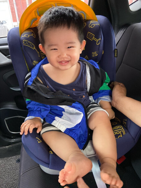 阿布纳Abner婴儿童安全座椅汽车用0-4-12岁不可以安装在座椅中间吗？