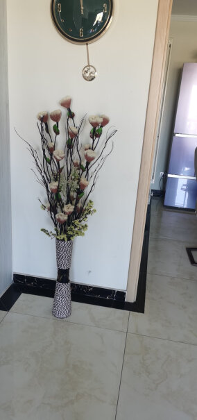 美丽空间客厅落地脉叶干花装饰花艺这个是带花瓶的吗？