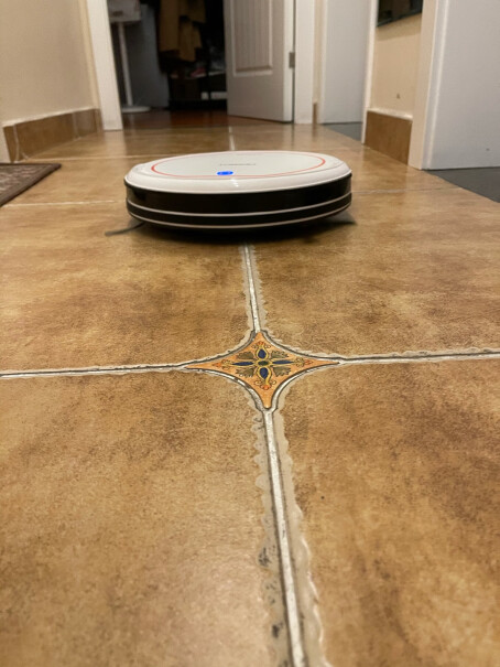 科沃斯地宝魔镜扫地机器人扫地机器人家用吸尘器拖地机团购定制地毯能吸吗？