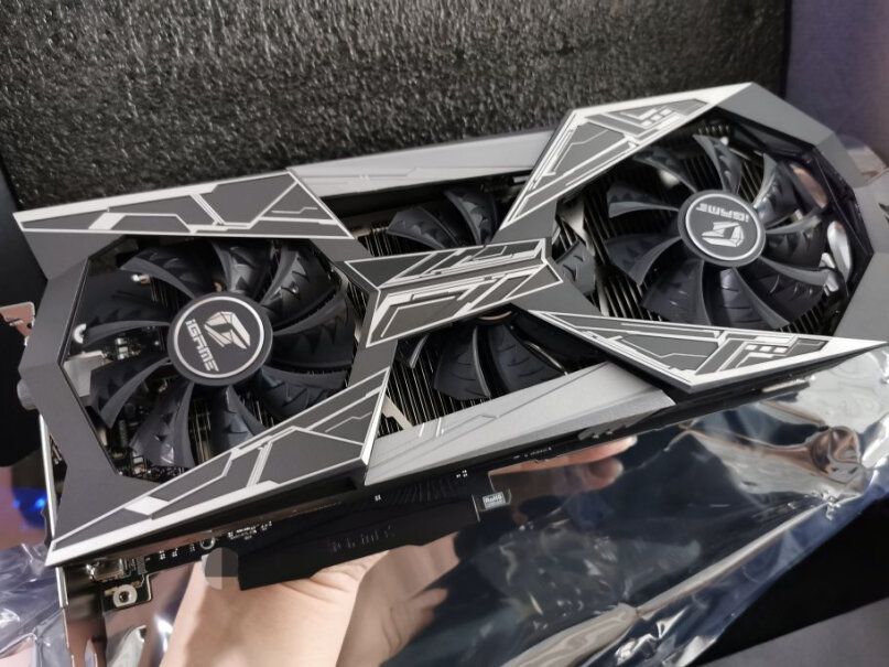 七彩虹iGame RTX 2060 Ultra这个重要买显卡支架吗？