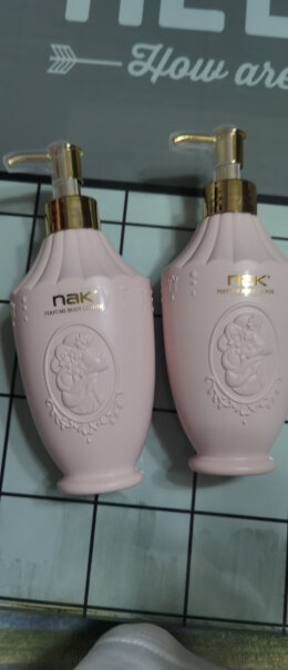 nak香水身体乳女士有几个味道？