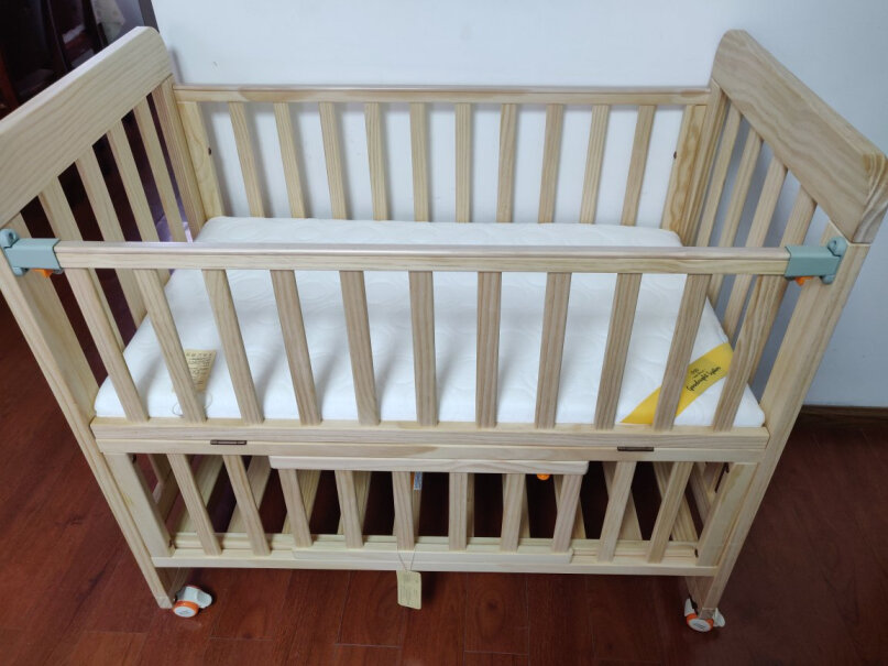 babycare婴儿床垫小床垫乳胶天然椰棕宝宝床垫5960有味道么？