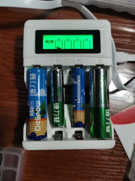 「京东joy」德力普电池组合这个充电器。可以放别的牌子电池在里面充电吗？