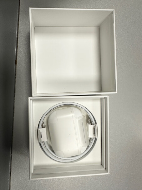 Appleairpods pro(第二代）耳机除了快递箱以外，有苹果原厂的牛皮纸纸箱包装吗？