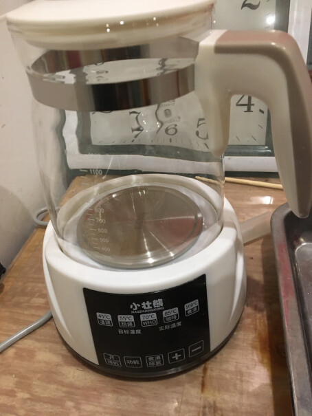 小壮熊婴儿恒温调奶器请问这个烧水壶24小时过后就会自动断电吗？