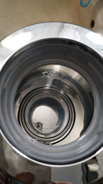 志高电热水壶304不锈钢保温在大车上用可以吗，会不会漏水？