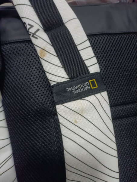 黑色国家地理双肩包，15.6英寸电脑包，能装16寸笔记本吗？