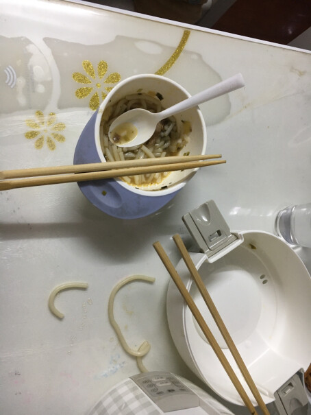 小熊电热饭盒2L双层热饭神器不锈钢内胆上班族保温饭盒重吗？