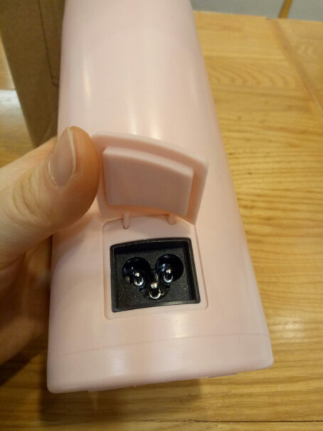 UGASUN新品便携式烧水壶这个是自带电池，还是要接电的？