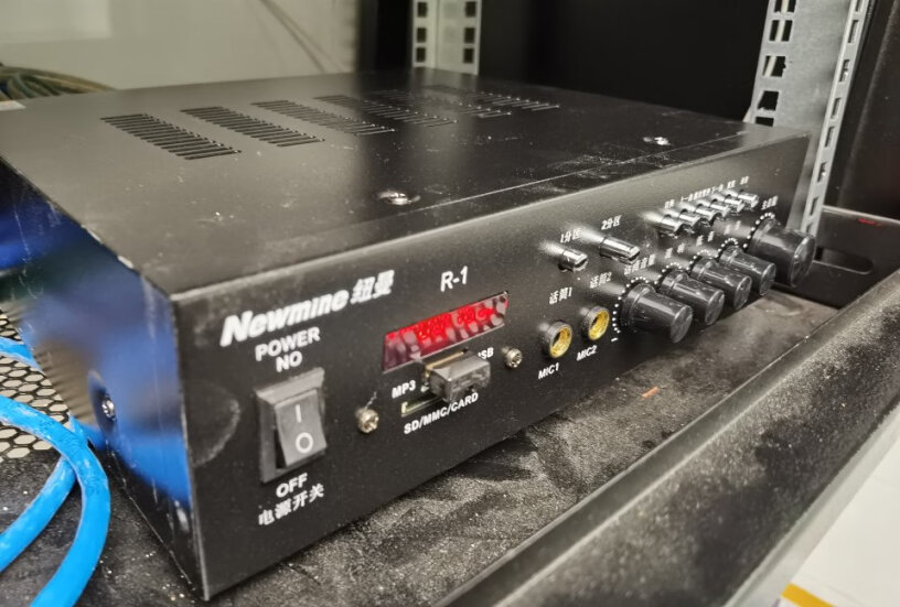 纽曼R1定压定阻功放机12V电源可用吗？
