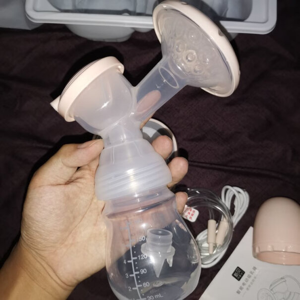 新贝电动吸奶器带哺乳灯亲们，这个吸奶器，吸起来疼不疼呀？谢谢？