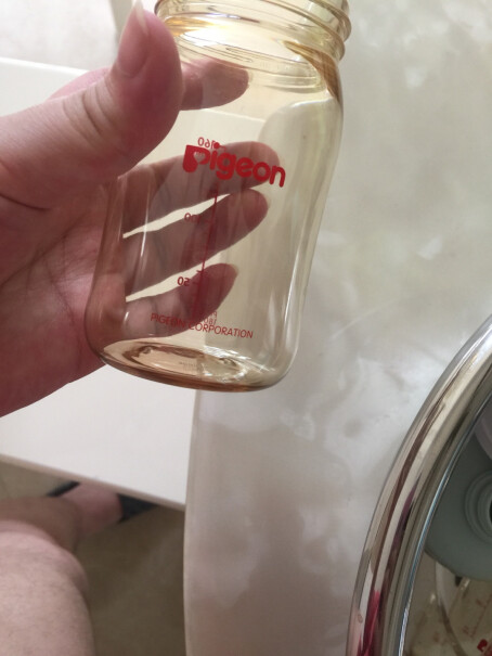 双把手奶瓶240ml-丛林小兔这个奶瓶说明书是在奶瓶里面的吗？