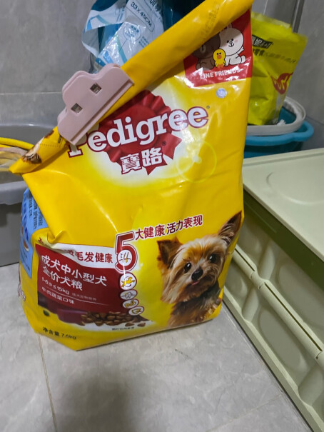 宝路成犬狗粮7.5kg牛肉味泰迪茶杯犬柯基全犬种通用全价粮请问两个月的狗狗neng吃这个吗？或者推荐别的狗粮？