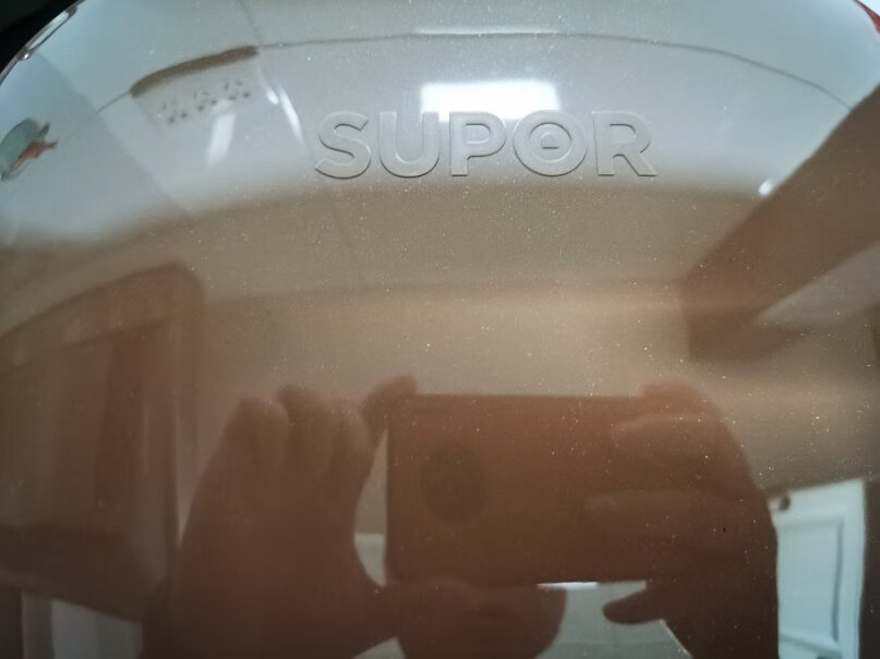 苏泊尔SUPOR电饼铛家用我想上面盖子和下盘都会晃动吗？