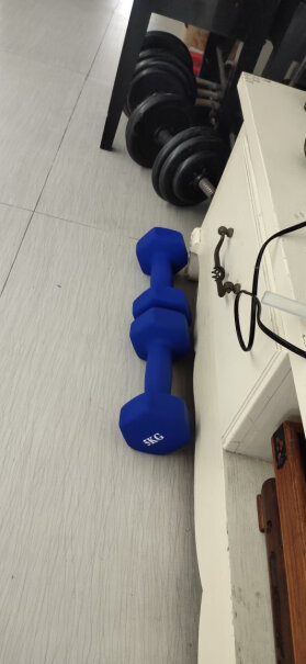 诚悦运动健身器材磨砂浸塑哑铃10公斤CY-102蓝色哑铃内容是什么材质的？