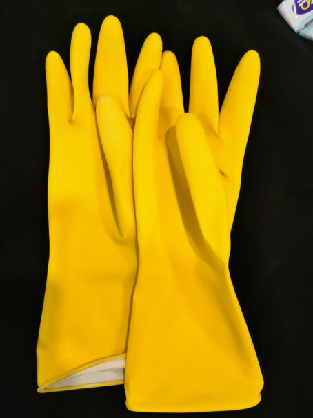 云洁加厚耐用乳胶手套2双装中号这是客服么，有关手套问题？