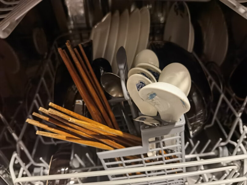 海尔（Haier）洗碗机海尔晶彩时尚版洗碗机13套大容量嵌入式独立式80℃双微蒸汽除菌智能开门速干冰箱评测质量怎么样！评测值得入手吗？