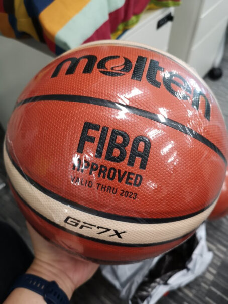 摩腾篮球6号FIBA国际篮联公认B6G3800急切问下大家 ：这款GG7x 和 斯伯丁的TF1000哪个更好些 求给个建议 价格差不多？