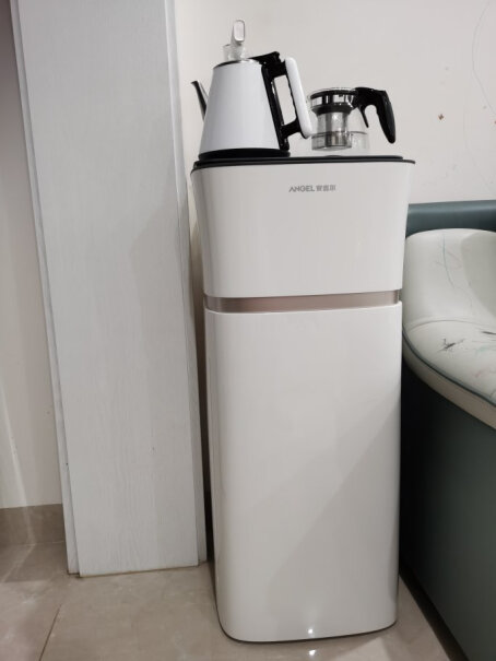 安吉尔饮水机家用即热式饮水机18升水桶能放下吗？