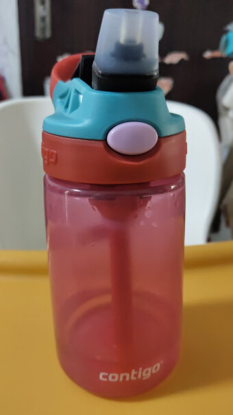 Contigo康迪克儿童水杯秋冬季鸭嘴塑料吸管杯里面吸管容易掉吗？