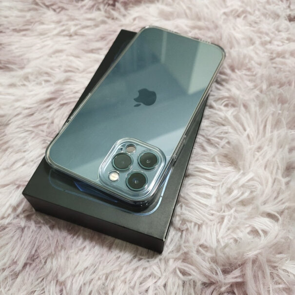图拉斯苹果12promax手机壳iphone12这款手机壳贴镜头膜不影响吧？