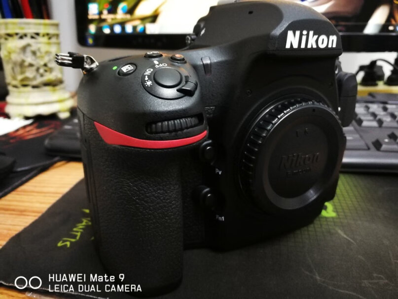 尼康D850 单反相机相机加上一个镜头有多重？
