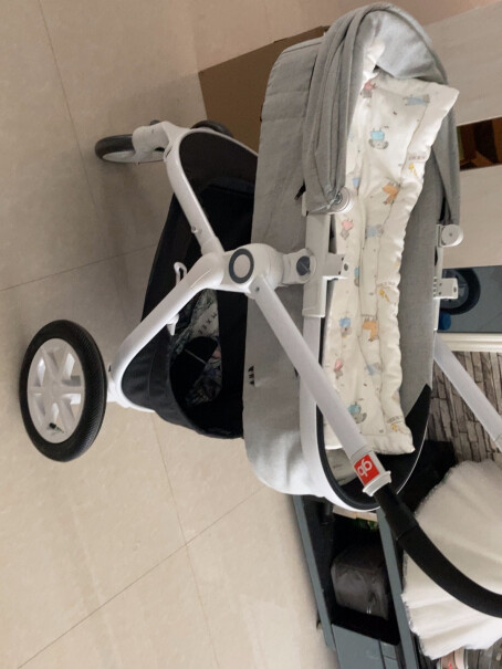 好孩子婴儿车可坐可躺婴儿推车高景观避震儿童手推车这款有味道吗？