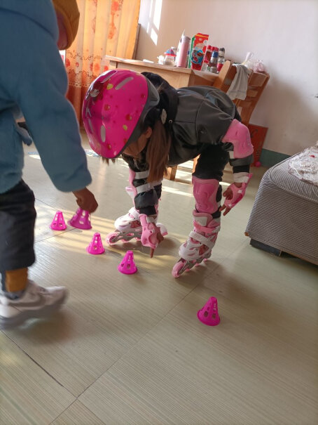 单排轮滑鞋EVERVON儿童套装溜冰鞋男女款轮滑鞋哪个更合适,多少钱？