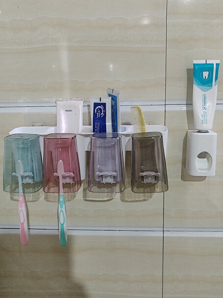 浴室用品富居FOOJO牙刷架置物架免打孔刷牙杯架使用体验,哪个更合适？