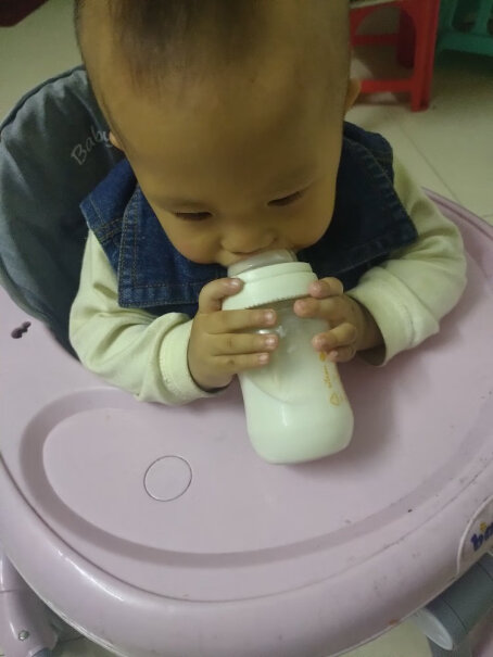 佳贝艾特悦白婴幼儿配方羊奶粉3段1-3岁婴幼儿适用800克我家宝贝一直喝的悦白，以前都喝的挺好，最近一段时间120都喝不完，是喝腻了吗？各位宝妈遇到过吗？怎办？