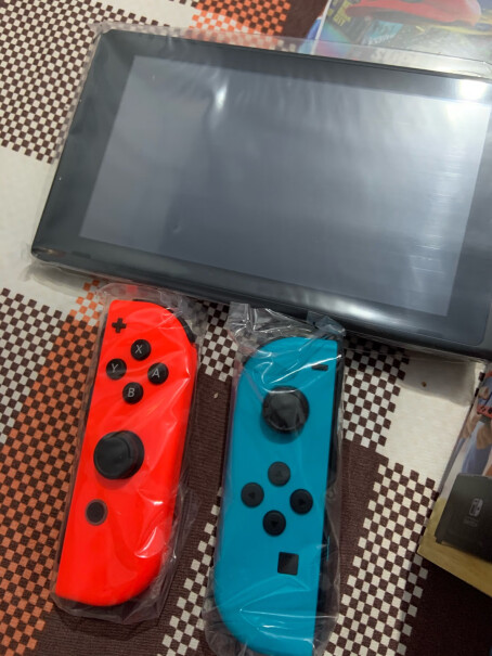 任天堂Nintendo到手屏幕两个坏点，有相同情况的兄弟吗？